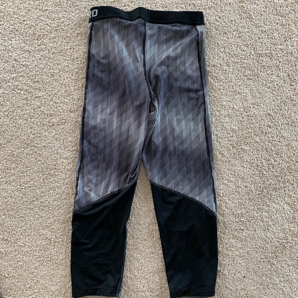 Nike Pro capris - Picture 2 of 3